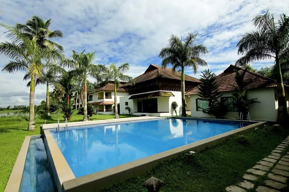 Manor Back Water Resort كوماراكوم 3*,