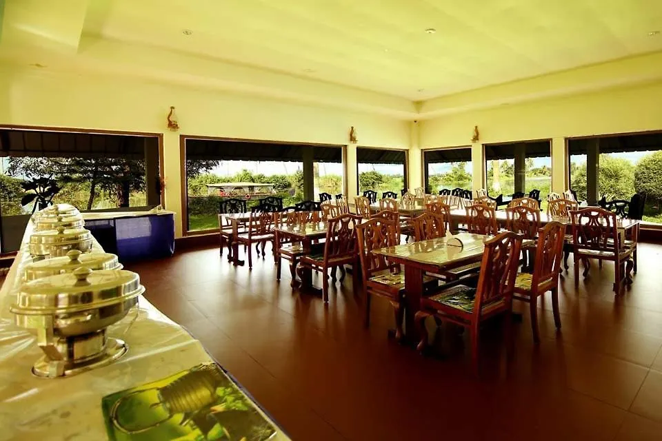 Manor Back Water Resort كوماراكوم
