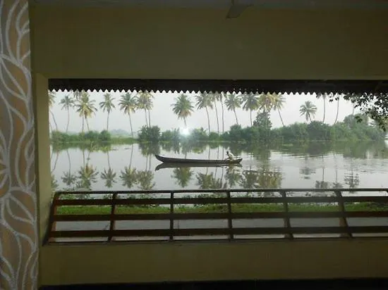 Manor Back Water Resort كوماراكوم