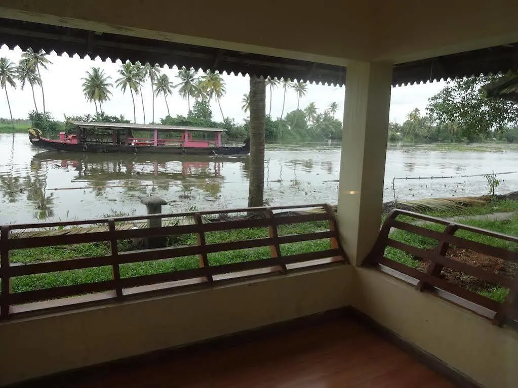 Manor Back Water Resort Kumarakom 3*,