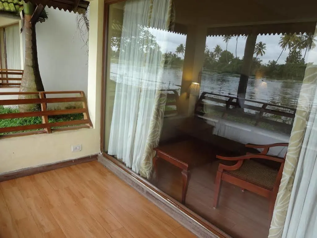 Manor Back Water Resort Kumarakom 3*,  Índia